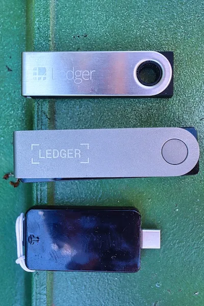 Bitbox02 and Ledger Nano Hardware Wallets comparison